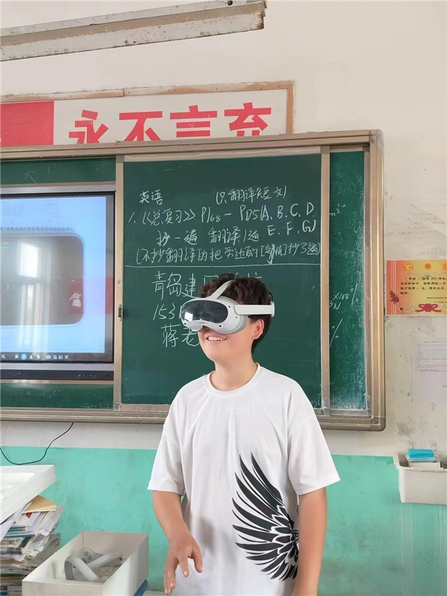 华盛智云携VR设备走进菏泽旺子学校